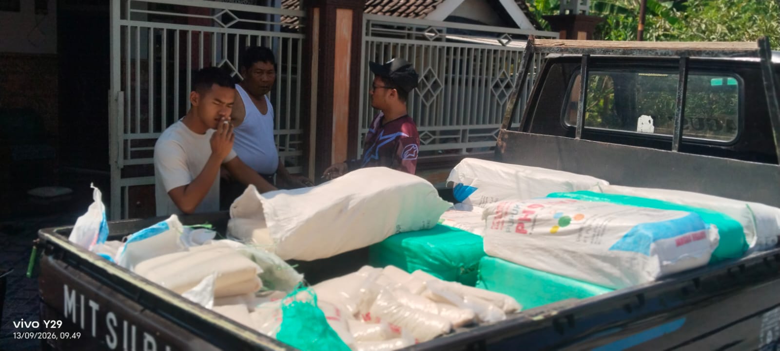 Tradisi Berbagi Kades Sukorejo, Hasil Panen Padi hingga Ikan Dibagikan ke Ratusan Rumah Warga